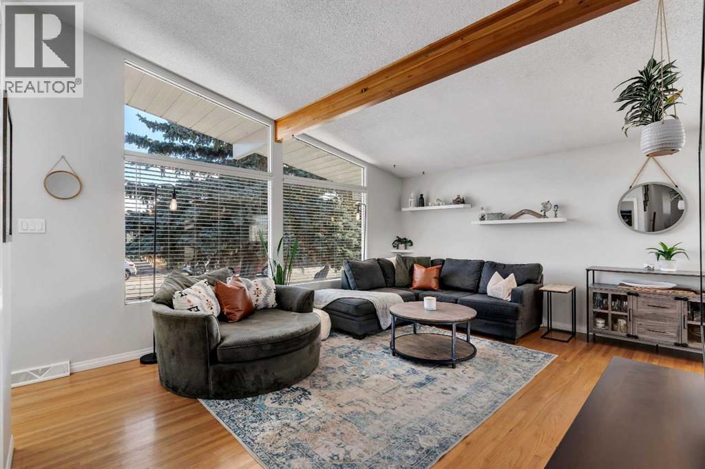 9939 Maplecreek Drive SE, Calgary, Alberta  T2J 1T4 - Photo 2 - A2293273