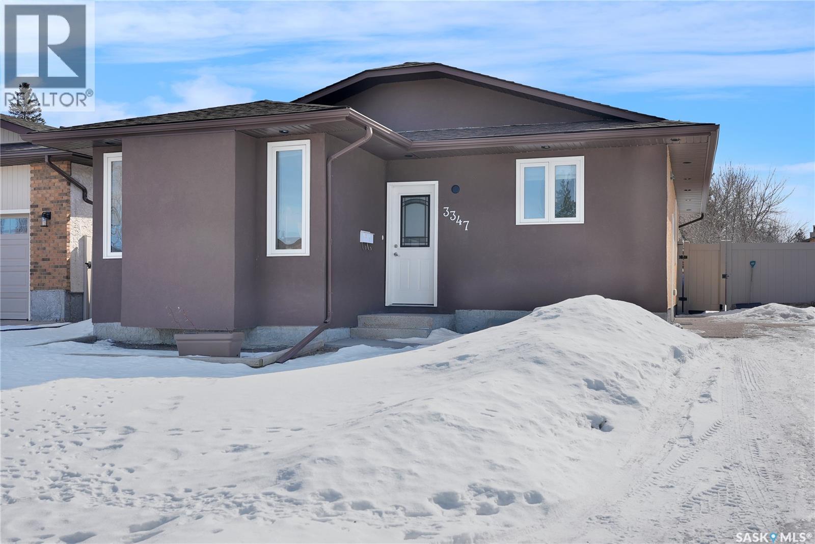 3347 Coughlin Bay E, Regina, Saskatchewan  S4V 1W4 - Photo 2 - SK031011