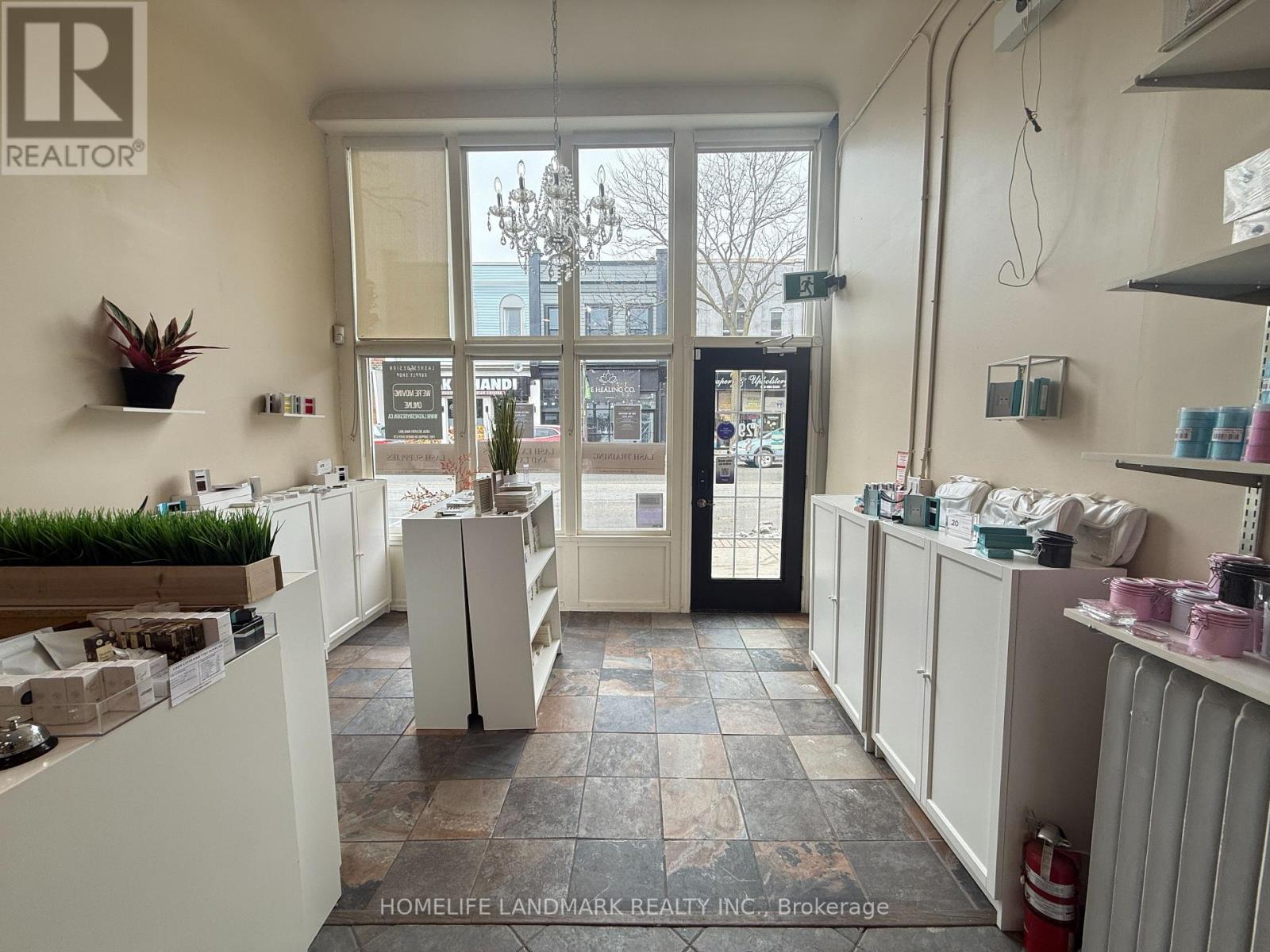 129 Brock Street S, Whitby, Ontario  L1N 4J9 - Photo 3 - E12907020