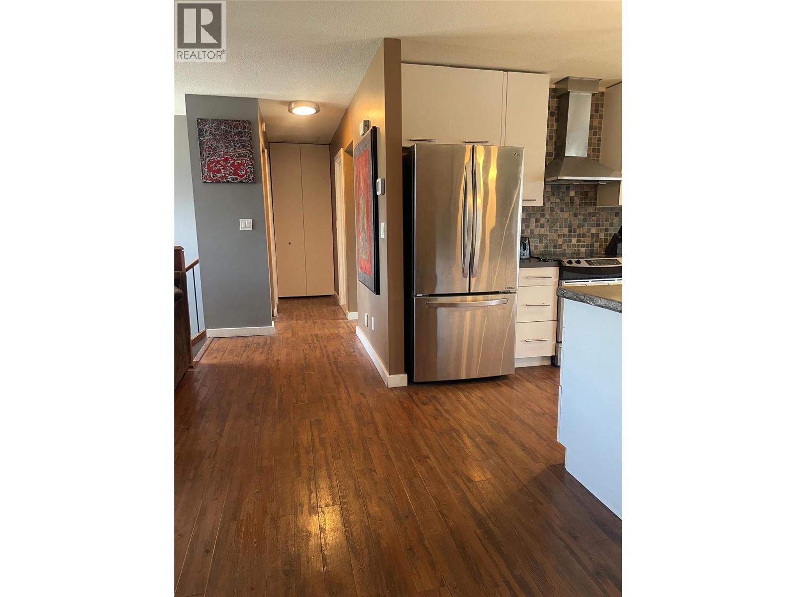 909 Grenfell Court, Kelowna, British Columbia  V1Y 8C5 - Photo 6 - 10379896