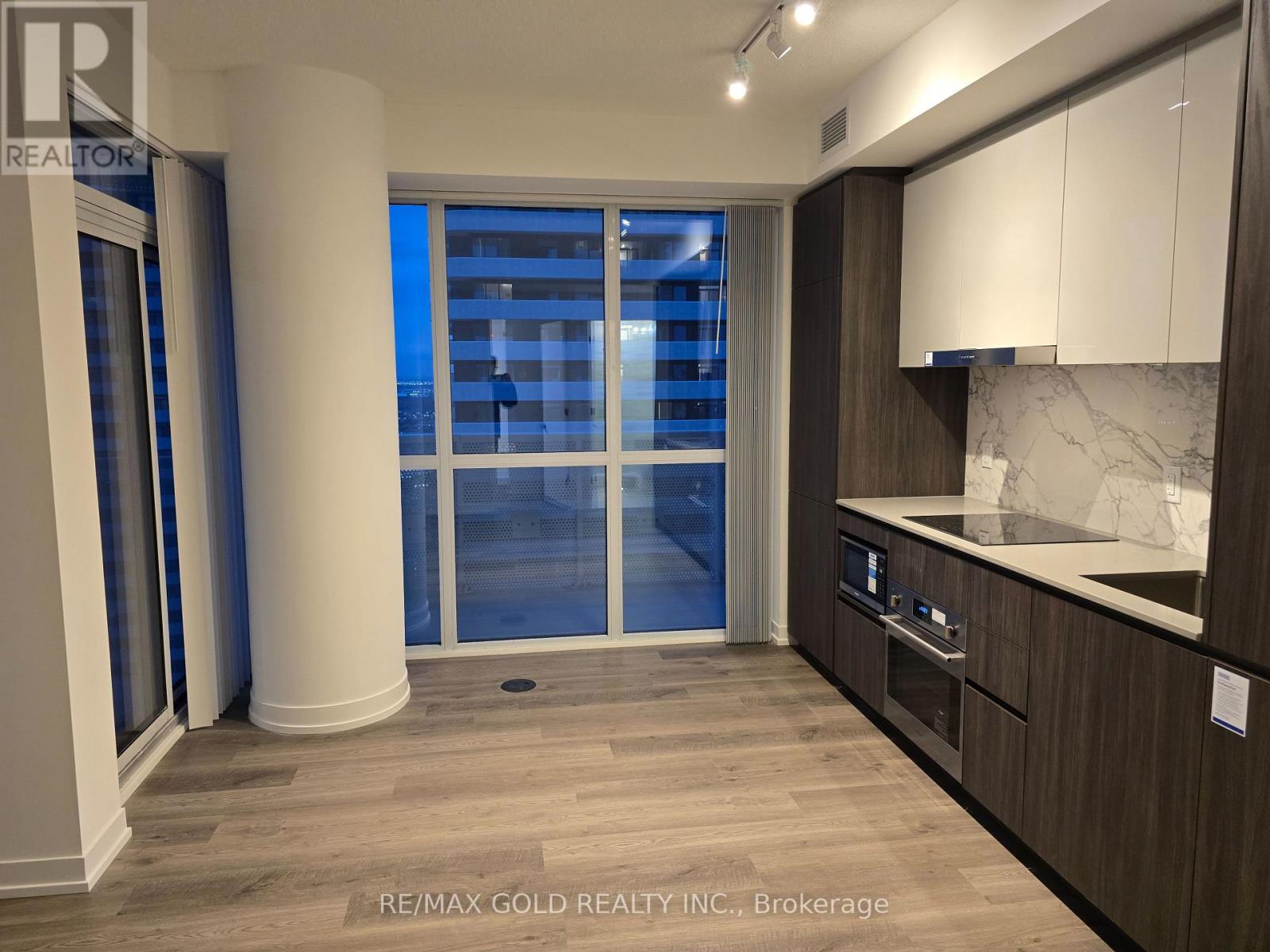 4312 - 8 Interchange Way, Vaughan, Ontario  L4K 5Z7 - Photo 3 - N12906438