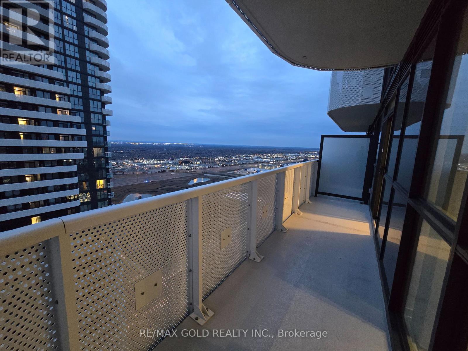 4312 - 8 Interchange Way, Vaughan, Ontario  L4K 5Z7 - Photo 10 - N12906438