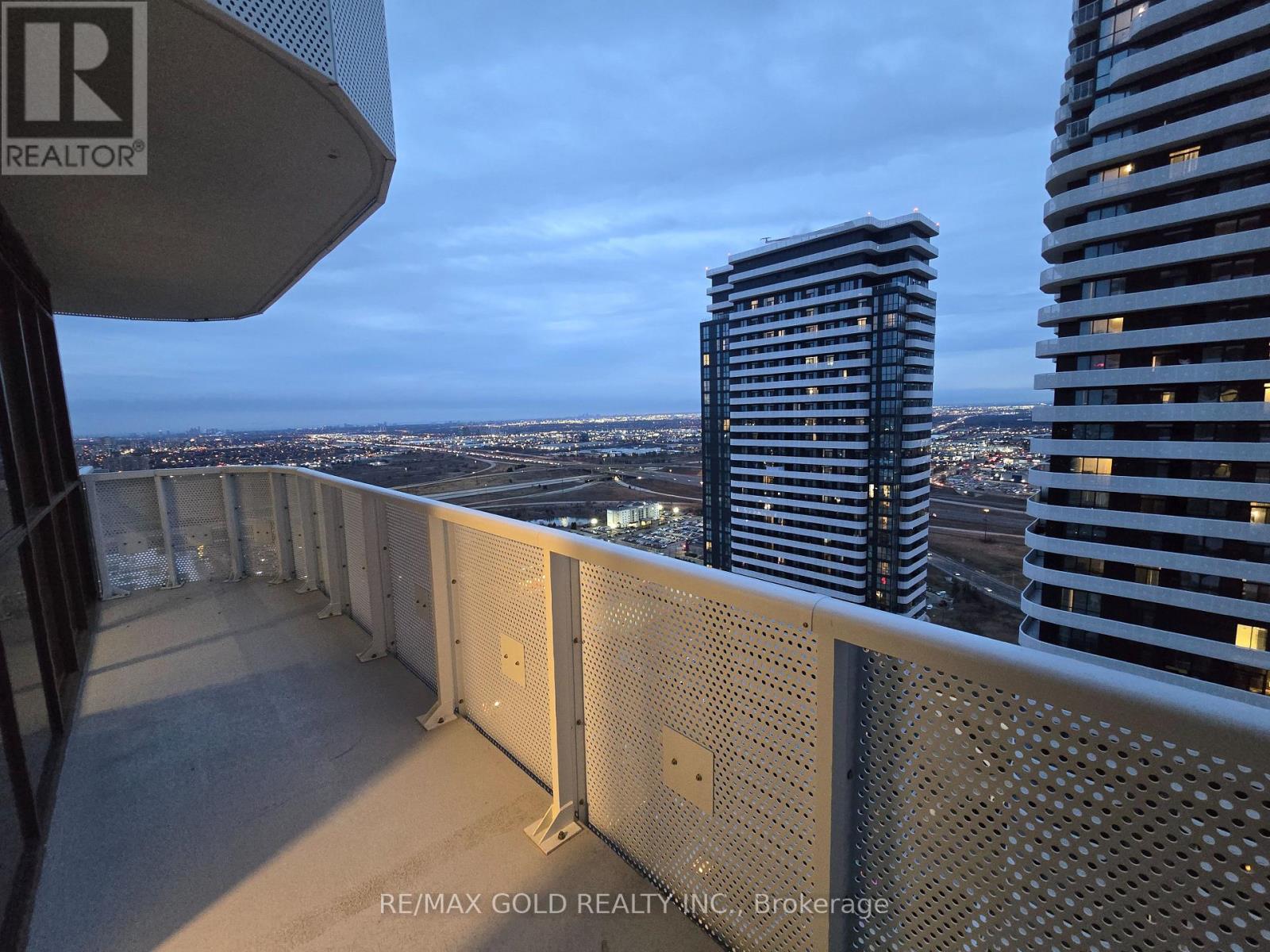 4312 - 8 Interchange Way, Vaughan, Ontario  L4K 5Z7 - Photo 9 - N12906438