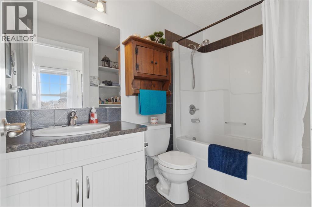 212 Cottageclub Crescent, Rural Rocky View County, Alberta  T2K 1B3 - Photo 14 - A2291790