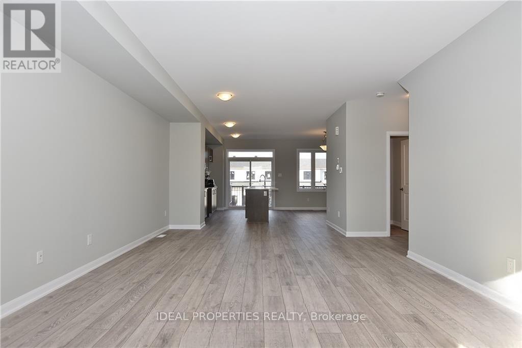 1121 Speedvale Court, Ottawa, Ontario  K2T 0P5 - Photo 4 - X12907040