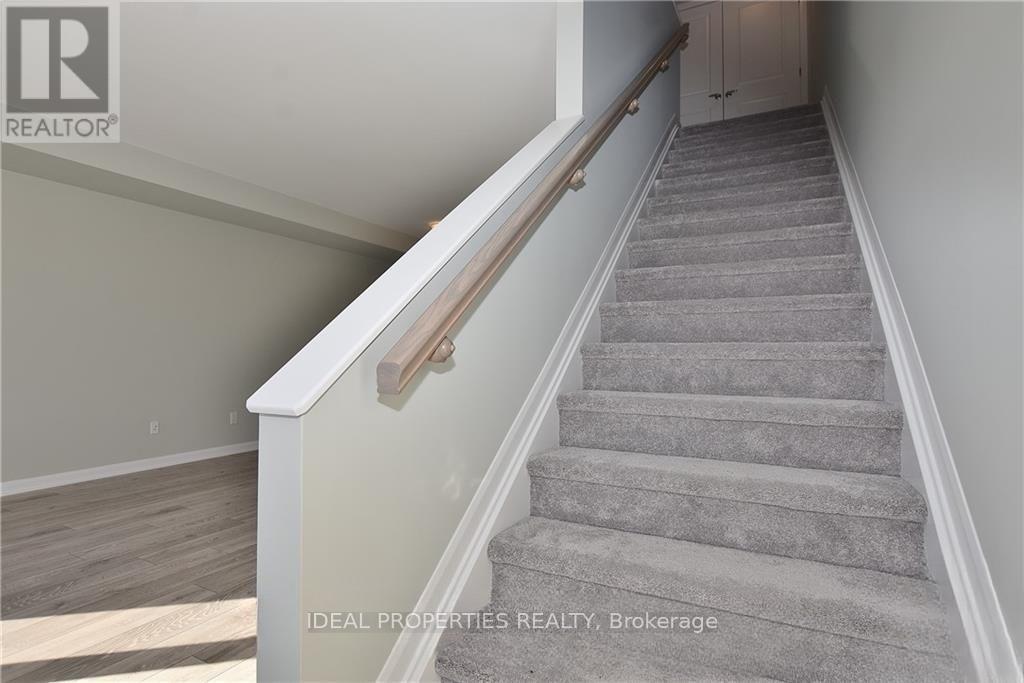 1121 Speedvale Court, Ottawa, Ontario  K2T 0P5 - Photo 8 - X12907040