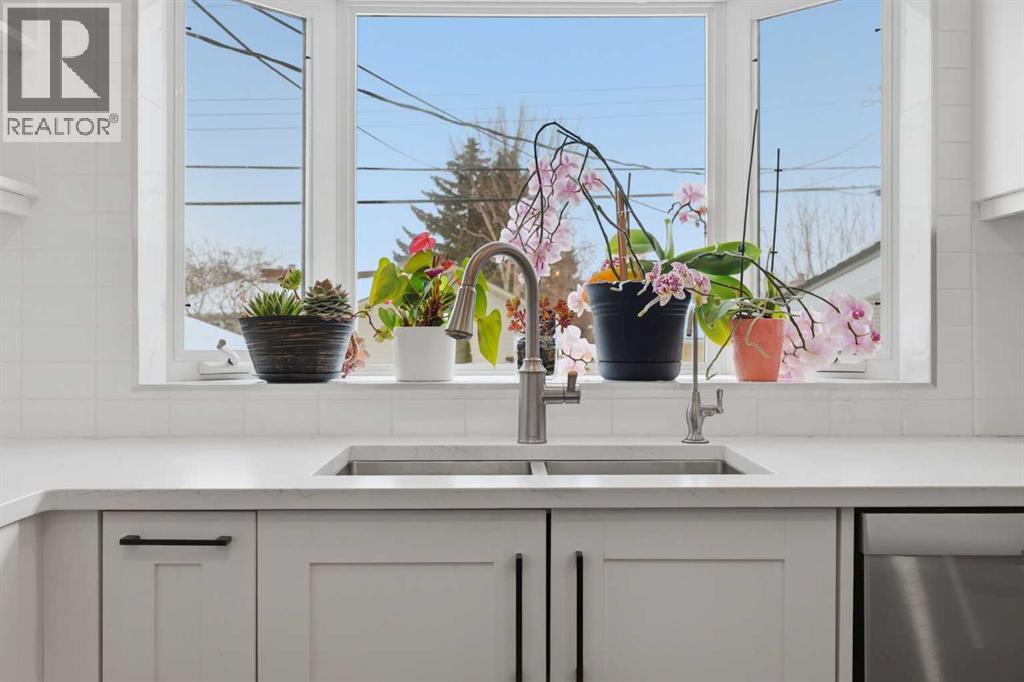 1015 Maplecroft Road SE, Calgary, Alberta  T2J 1W9 - Photo 10 - A2293500