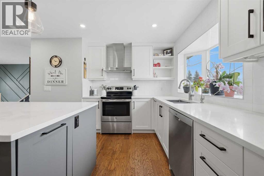 1015 Maplecroft Road SE, Calgary, Alberta  T2J 1W9 - Photo 8 - A2293500