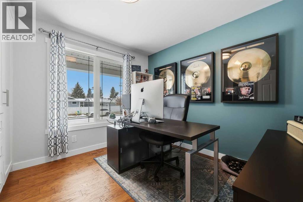 1015 Maplecroft Road SE, Calgary, Alberta  T2J 1W9 - Photo 17 - A2293500