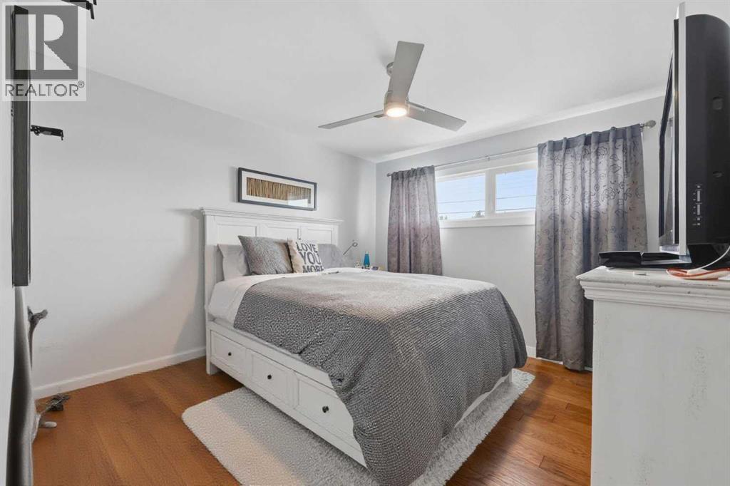 1015 Maplecroft Road SE, Calgary, Alberta  T2J 1W9 - Photo 19 - A2293500