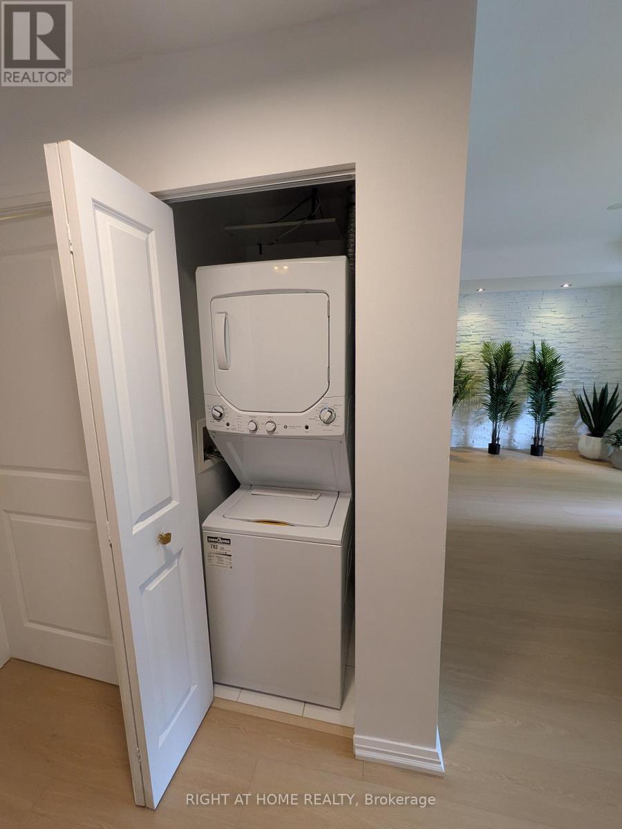 517 - 35 Hayden Street, Toronto, Ontario  M4Y 3C3 - Photo 19 - C12907030