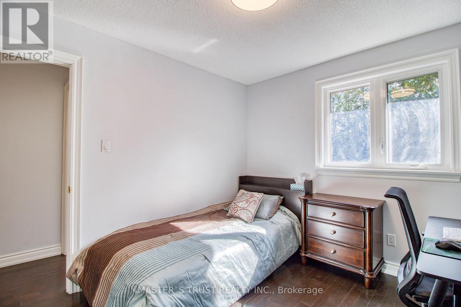 20 Valhalla Court, Aurora, Ontario  L4G 5W3 - Photo 15 - N12907048