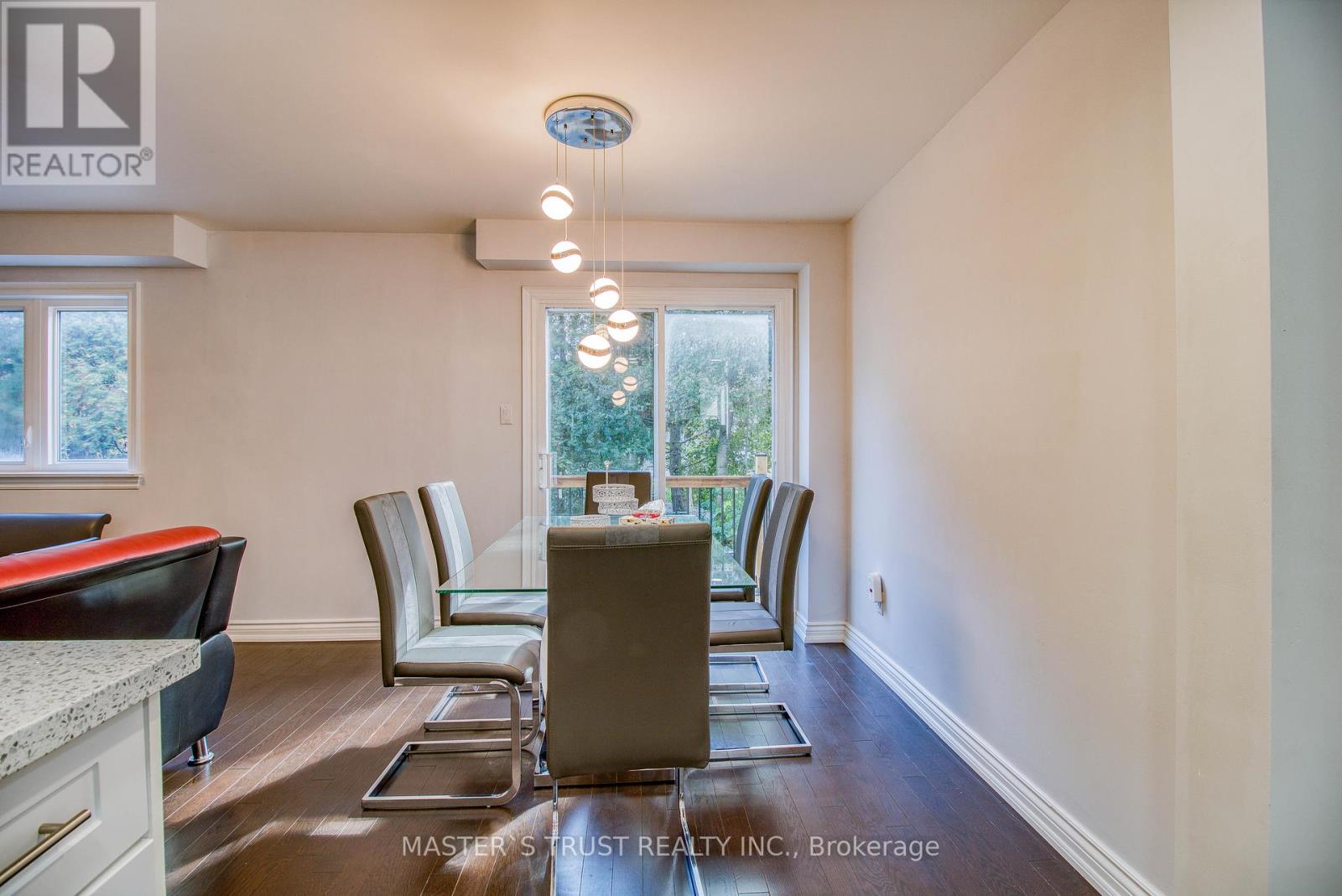 20 Valhalla Court, Aurora, Ontario  L4G 5W3 - Photo 8 - N12907048