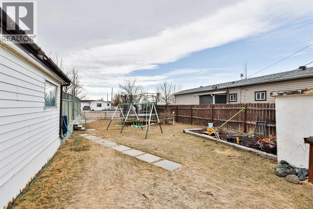 111 11 Street, Fort Macleod, Alberta  T0K 0Z0 - Photo 5 - A2294302