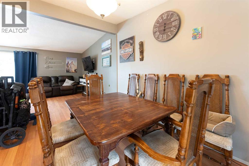 2 Honeysuckle Road N, Lethbridge, Alberta  T1H 4J9 - Photo 7 - A2293917