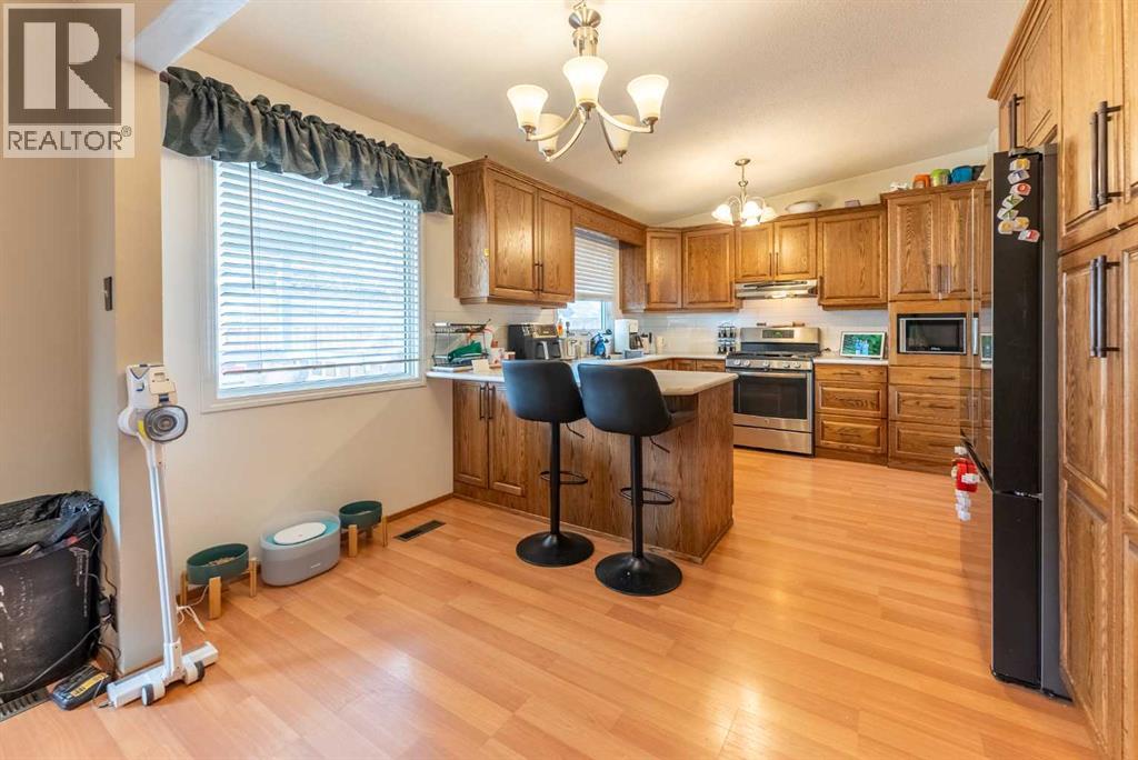 2 Honeysuckle Road N, Lethbridge, Alberta  T1H 4J9 - Photo 6 - A2293917