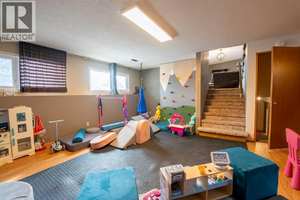 2 Honeysuckle Road N, Lethbridge, Alberta  T1H 4J9 - Photo 21 - A2293917