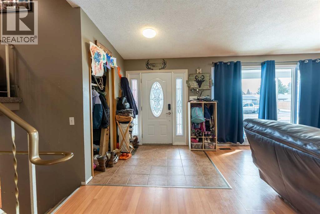 2 Honeysuckle Road N, Lethbridge, Alberta  T1H 4J9 - Photo 12 - A2293917