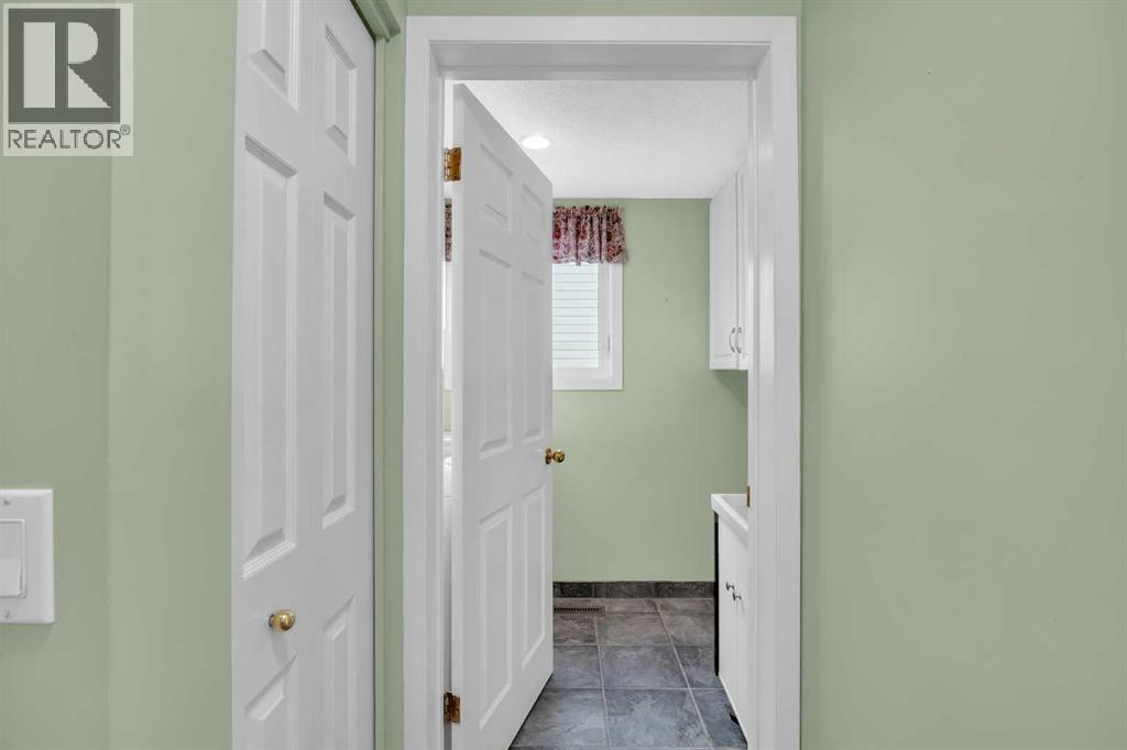 40 Cedargrove Way SW, Calgary, Alberta  T2W 4V1 - Photo 22 - A2292650