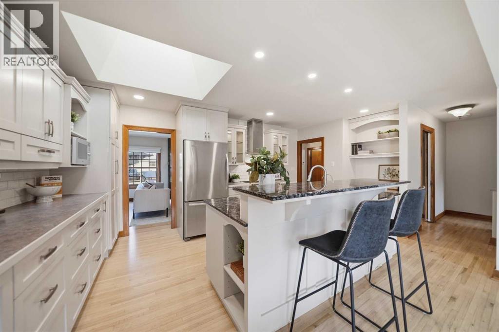 2208 31 Street SW, Calgary, Alberta  T3E 2N4 - Photo 12 - A2289567