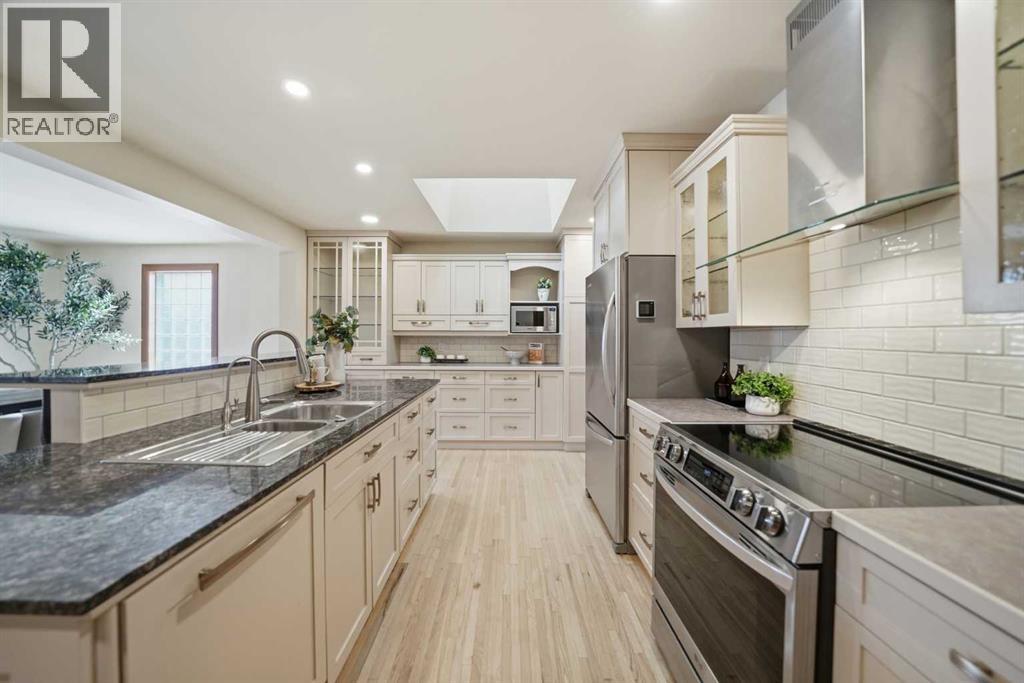 2208 31 Street SW, Calgary, Alberta  T3E 2N4 - Photo 6 - A2289567