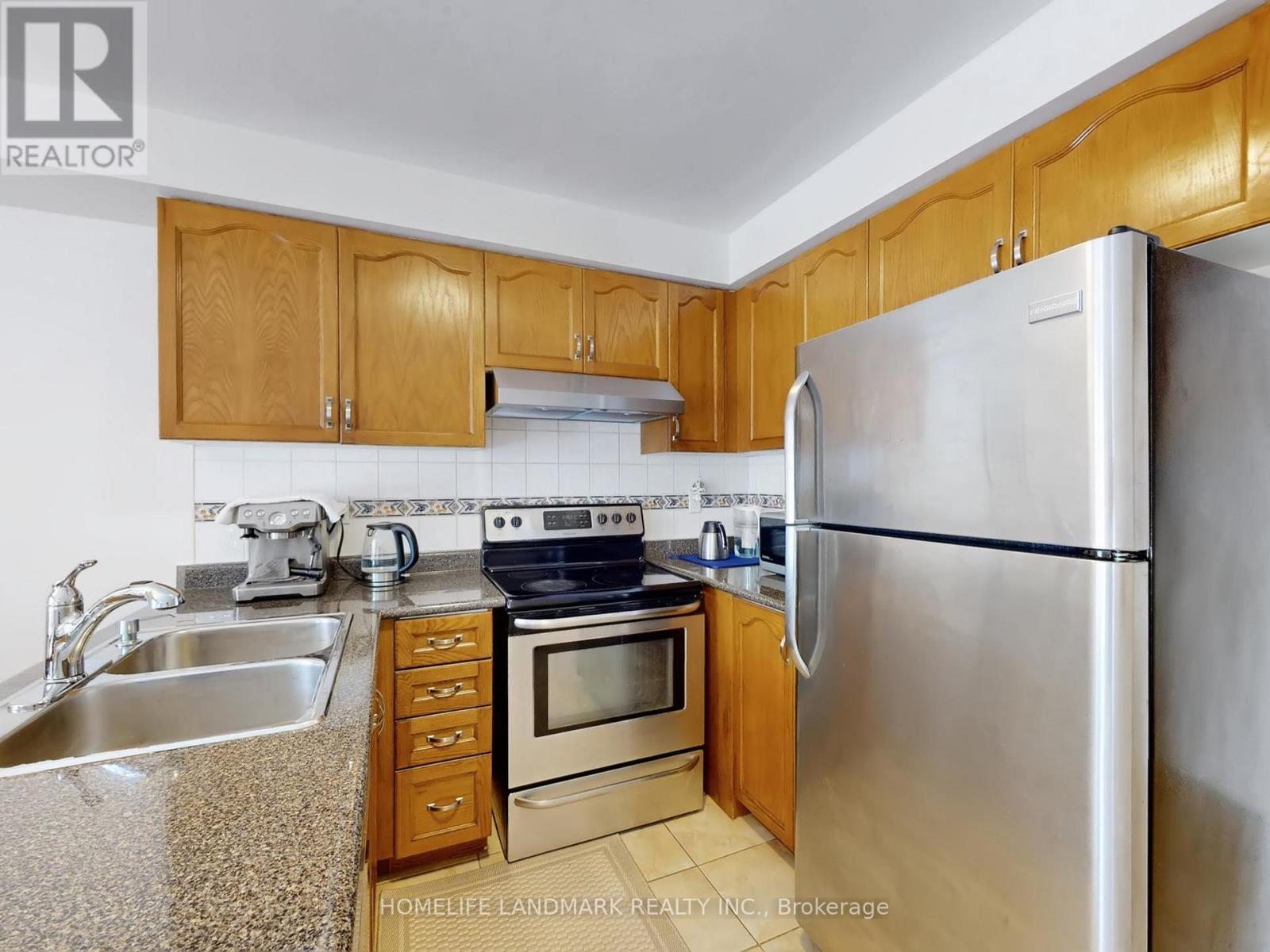 156 Pressed Brick Drive, Brampton, Ontario  L6V 4K6 - Photo 7 - W12898102