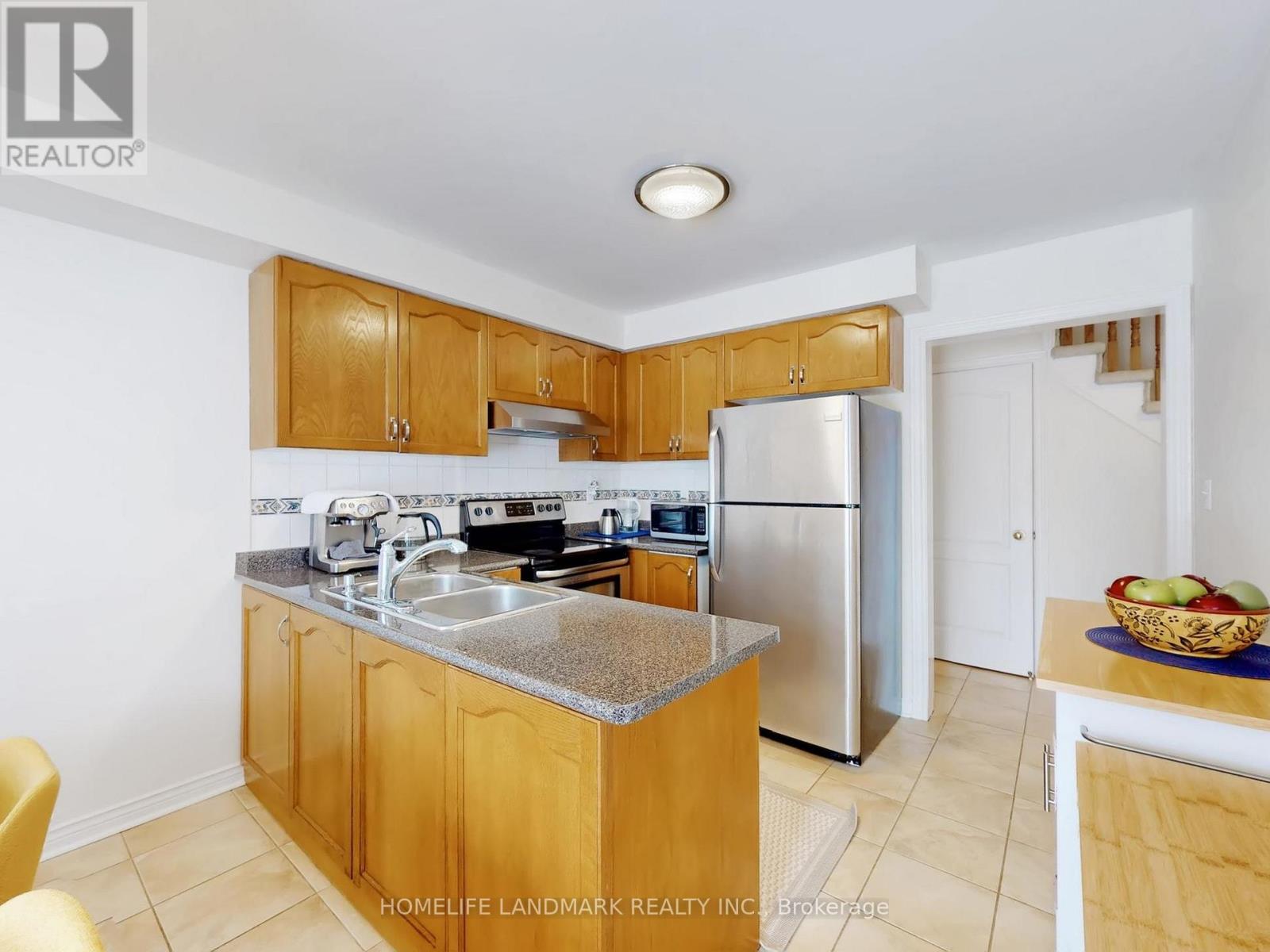 156 Pressed Brick Drive, Brampton, Ontario  L6V 4K6 - Photo 6 - W12898102