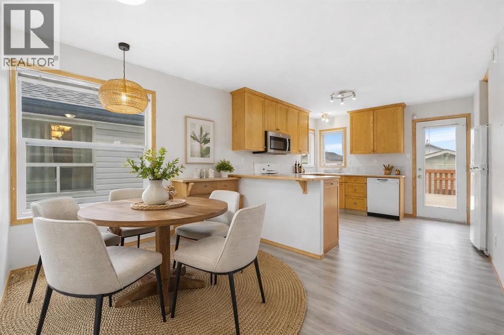 22 Lanterman Close, Red Deer, Alberta  T4R 3K3 - Photo 4 - A2294425