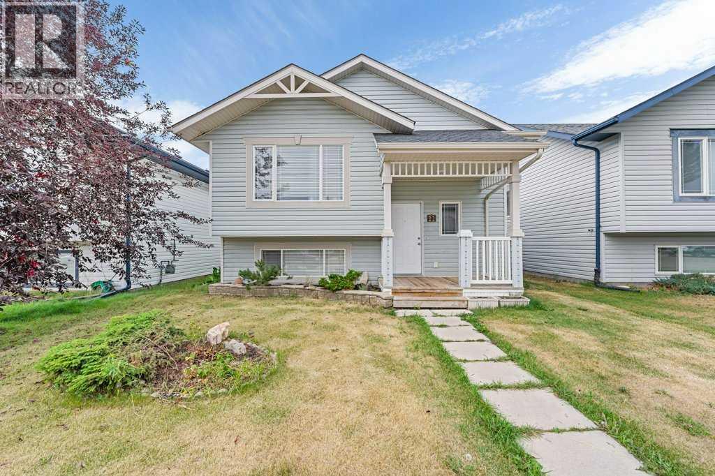 22 Lanterman Close, Red Deer, Alberta  T4R 3K3 - Photo 2 - A2294425