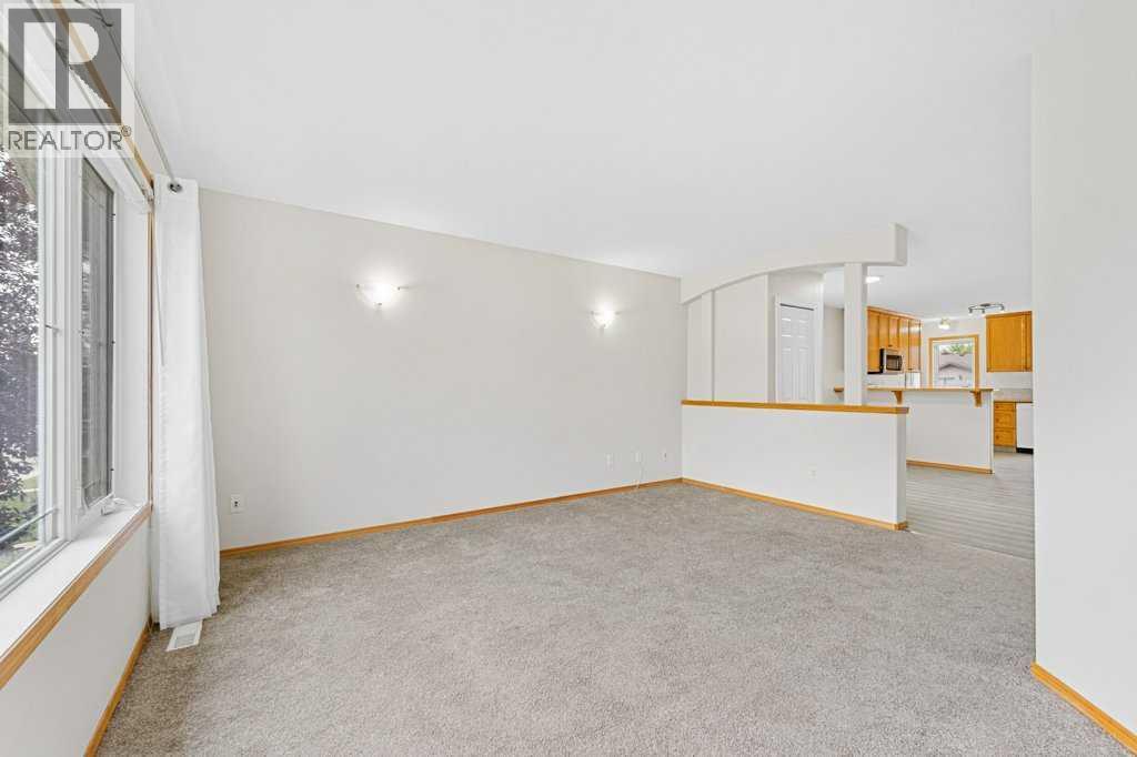 22 Lanterman Close, Red Deer, Alberta  T4R 3K3 - Photo 9 - A2294425