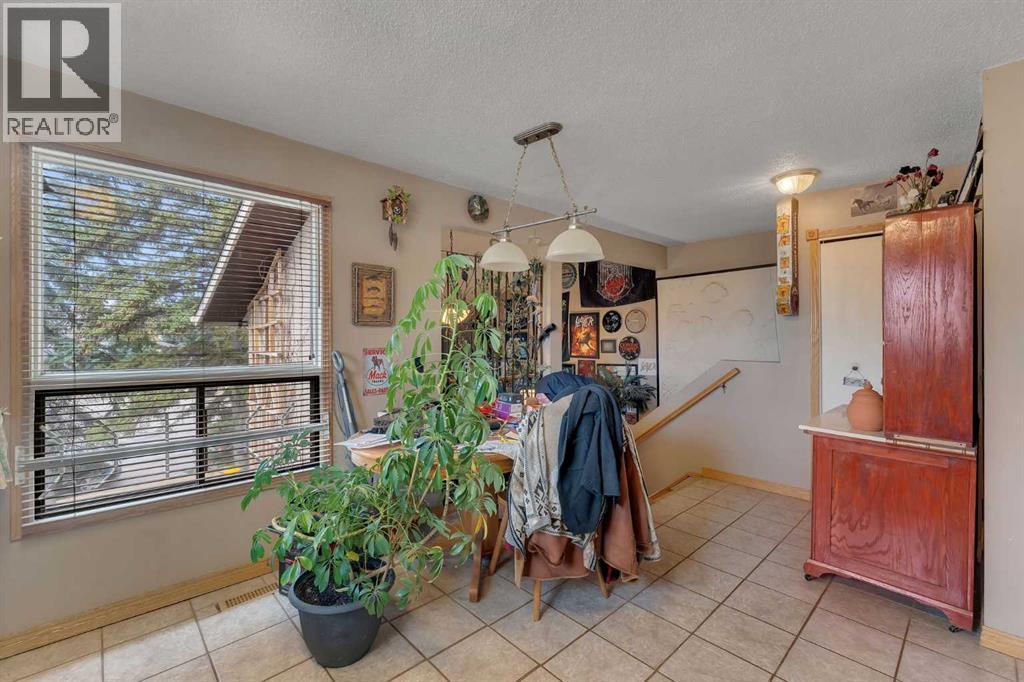 115 Deerfield Drive SE, Calgary, Alberta  T2J 6T9 - Photo 11 - A2295370