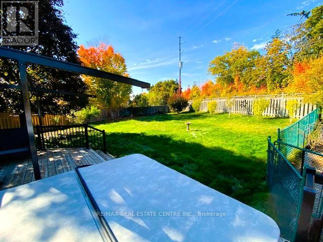 6 Waverly Place, Brampton, Ontario  L6Z 1Y9 - Photo 3 - W12907062