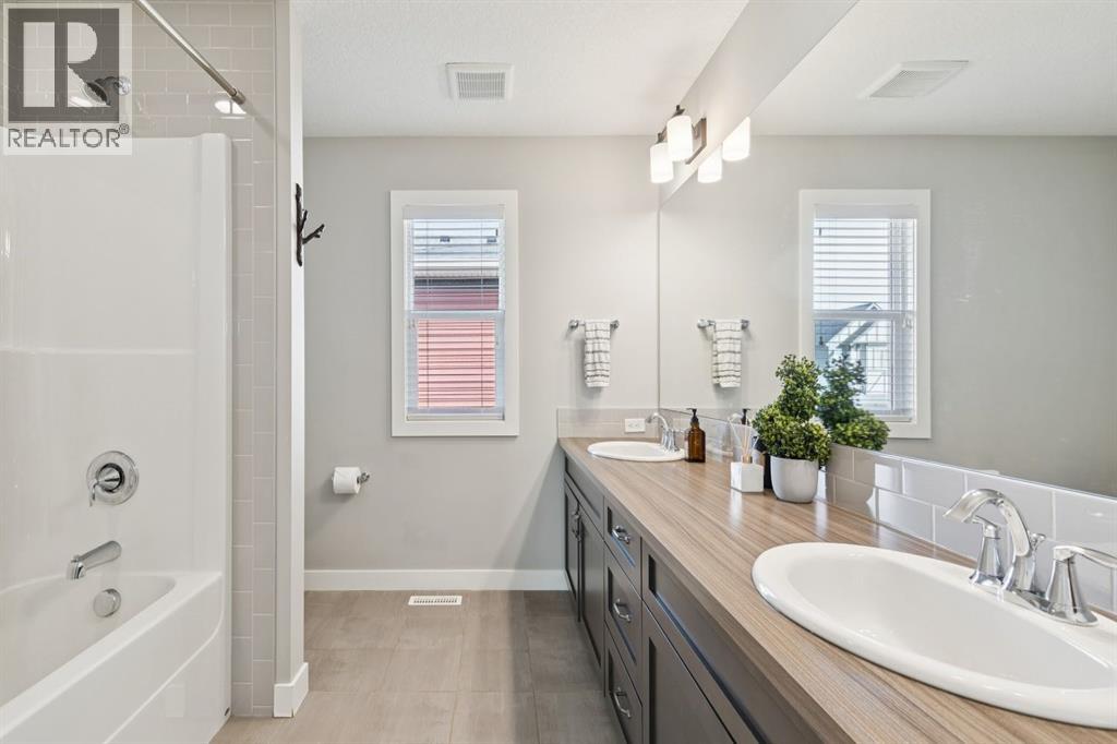 30 Mount Rae Terrace, Okotoks, Alberta  T1S 0M6 - Photo 21 - A2295349