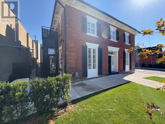 13A - 13 THOMAS STREET Mississauga (Streetsville), ON L5M 1Y4