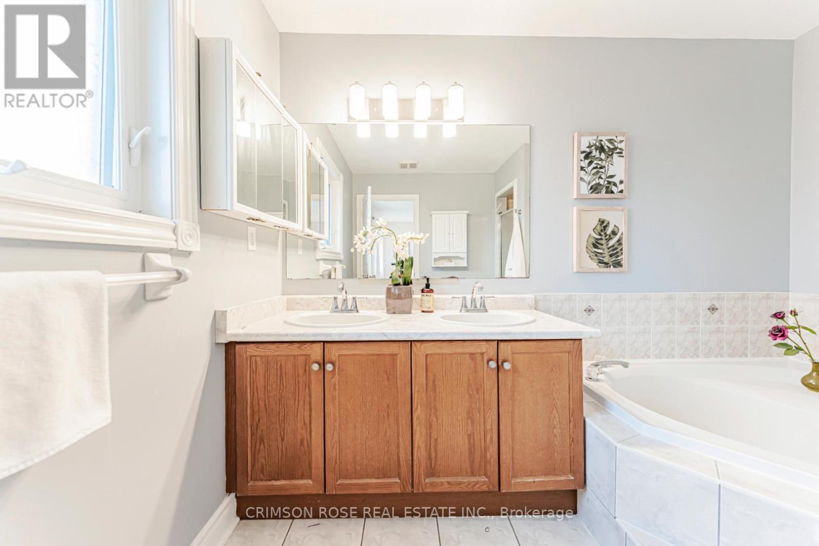 489 Ravineview Way, Oakville, Ontario  L6H 6T1 - Photo 29 - W12907072