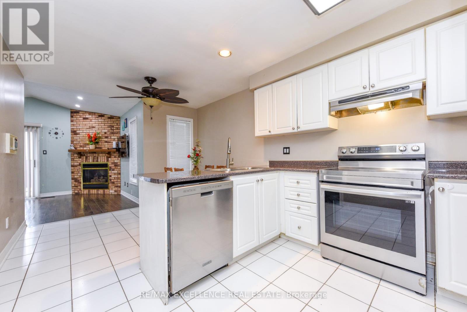 33 Wildberry Crescent, Brampton, Ontario  L6R 1K1 - Photo 11 - W12907074