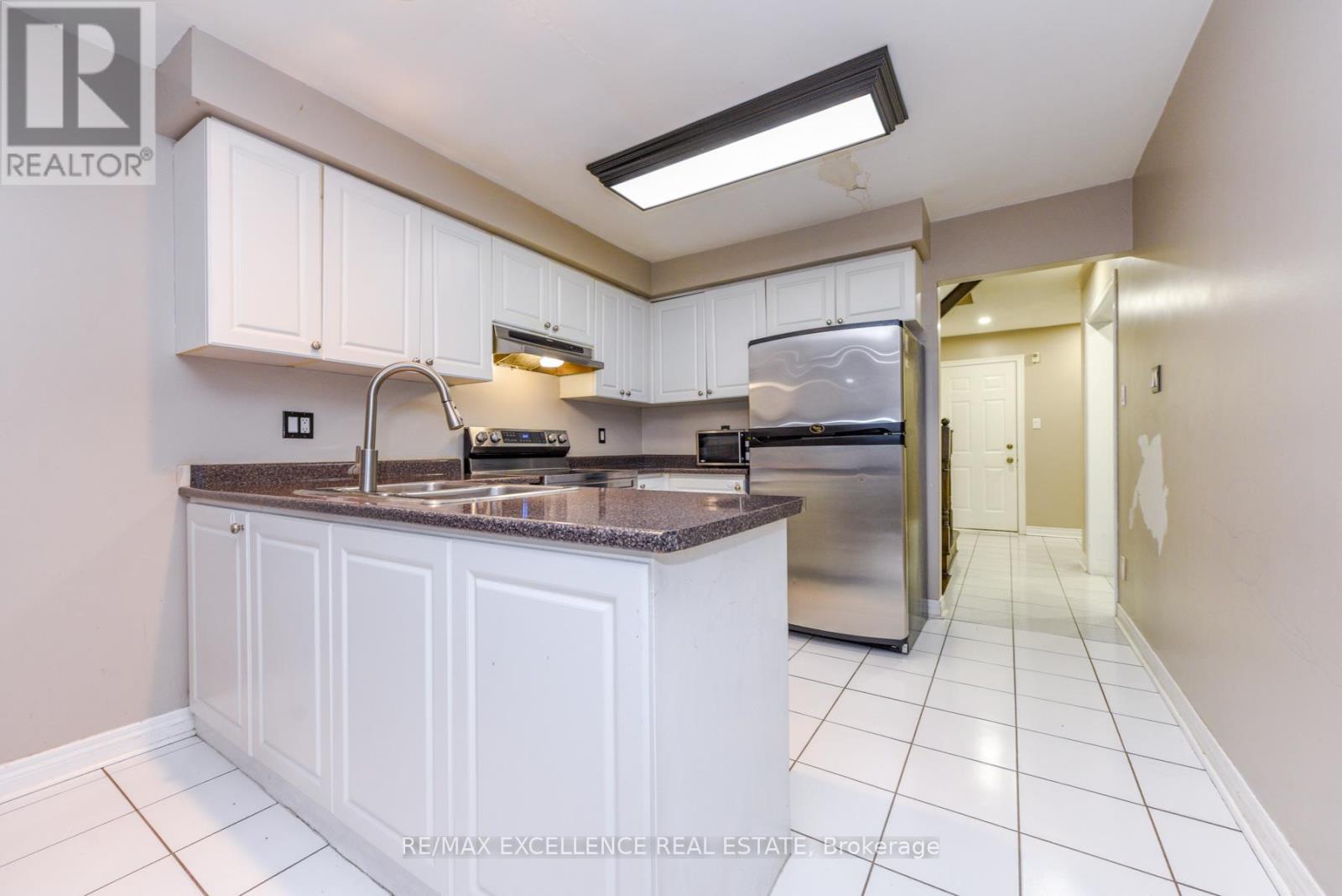 33 Wildberry Crescent, Brampton, Ontario  L6R 1K1 - Photo 12 - W12907074