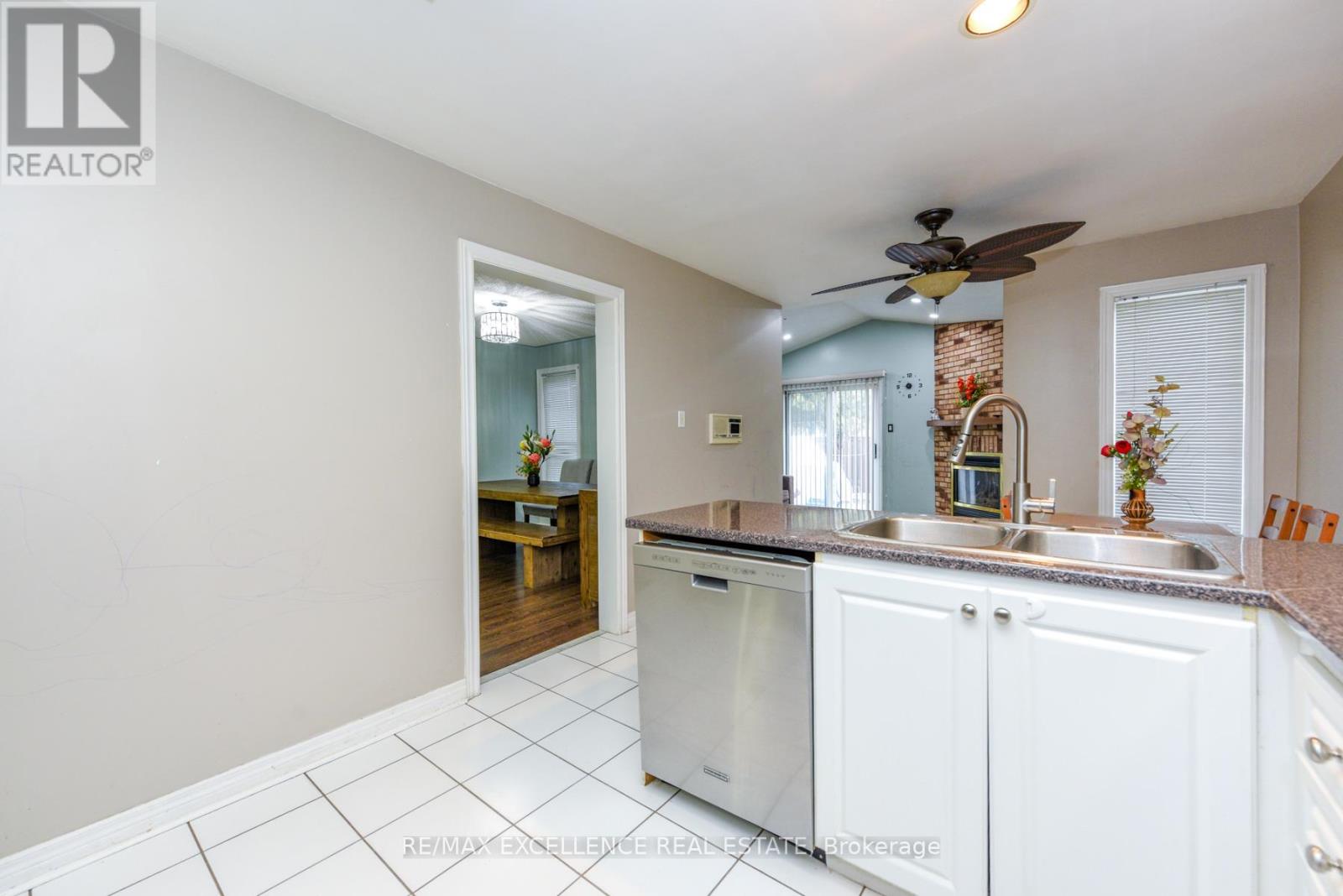 33 Wildberry Crescent, Brampton, Ontario  L6R 1K1 - Photo 13 - W12907074