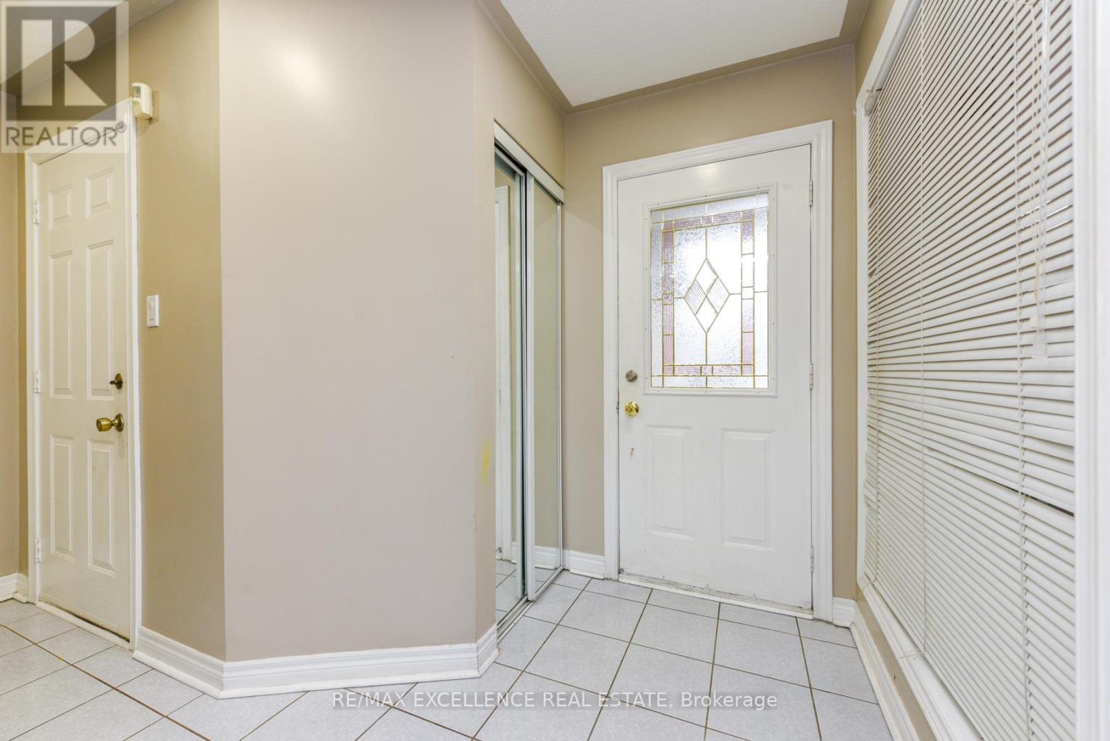 33 Wildberry Crescent, Brampton, Ontario  L6R 1K1 - Photo 4 - W12907074