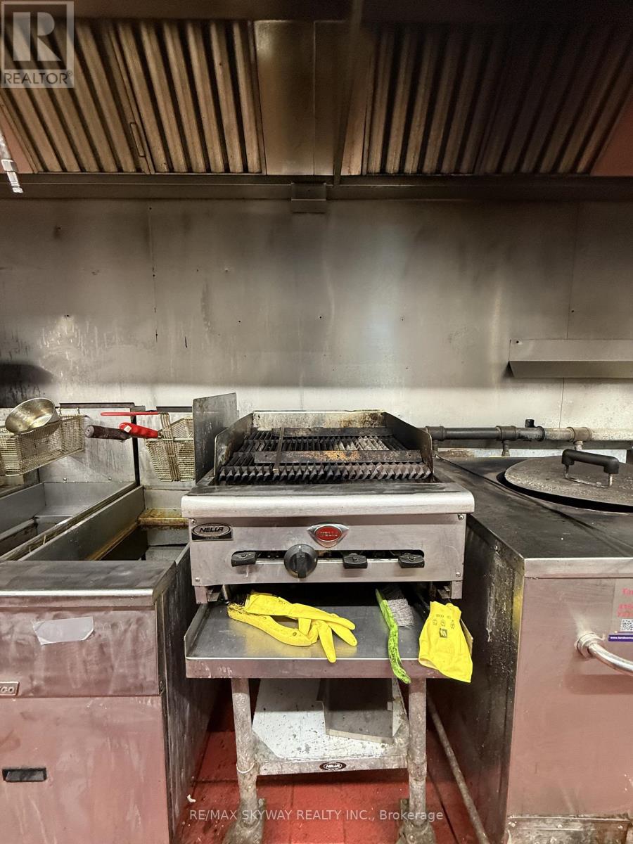 755 9th Ave E, Owen Sound, On N4k 3e6 Avenue E, Owen Sound, Ontario  N4K 3E6 - Photo 4 - X12907070