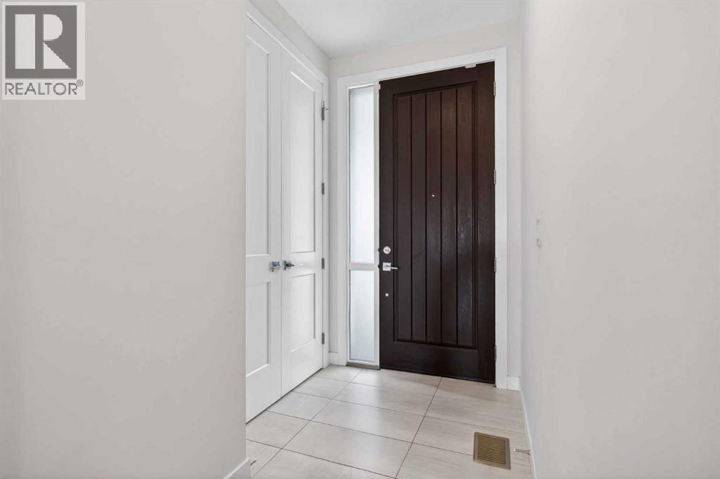 116 Crestridge Common Sw, Calgary, Alberta T3B 6J5 - Photo 6 - A2295398