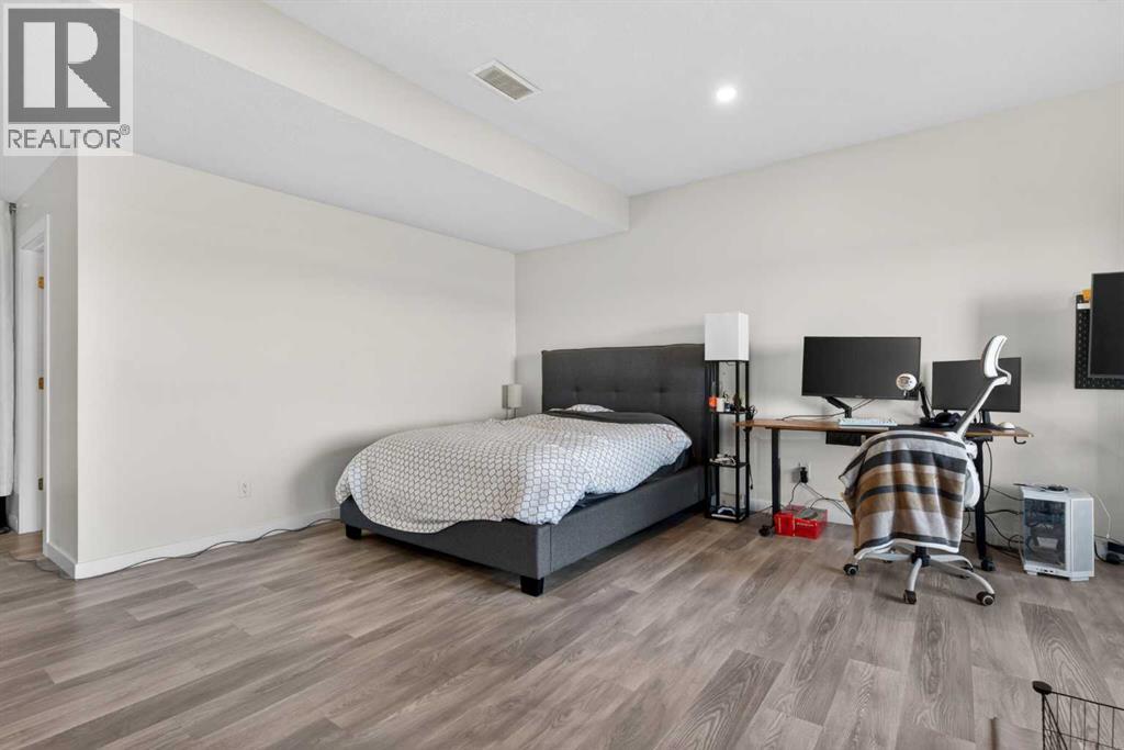 116 Crestridge Common Sw, Calgary, Alberta T3B 6J5 - Photo 38 - A2295398