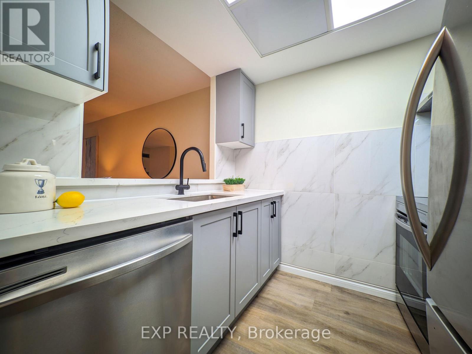 1704 - 7 Bishop Avenue, Toronto, Ontario  M2M 4J4 - Photo 5 - C12907094