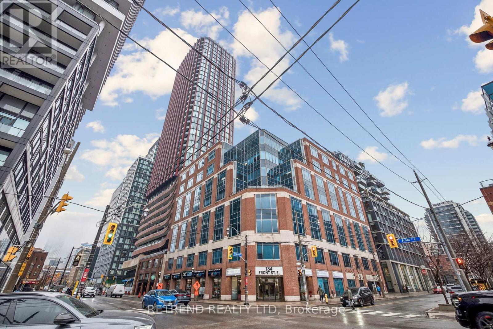 3705 - 180 Front Street E, Toronto, Ontario  M5A 0A9 - Photo 2 - C12907098