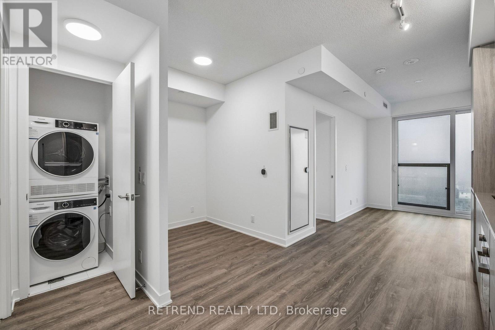 3705 - 180 Front Street E, Toronto, Ontario  M5A 0A9 - Photo 4 - C12907098