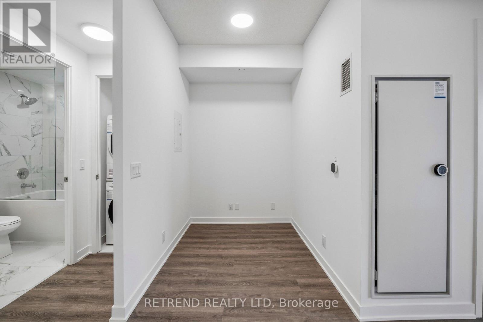 3705 - 180 Front Street E, Toronto, Ontario  M5A 0A9 - Photo 6 - C12907098