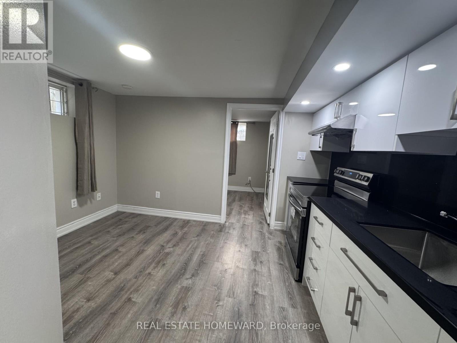 3 Bsmt - 20 Robinson Avenue, Toronto, Ontario  M1L 3S7 - Photo 4 - E12907092