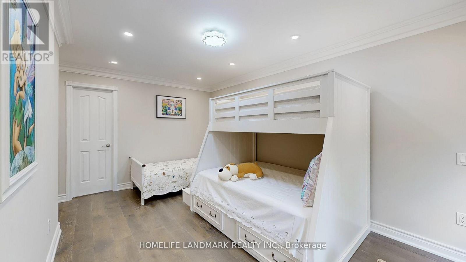 16 Crescentview Road, Richmond Hill, Ontario  L4B 2Z1 - Photo 38 - N12907096