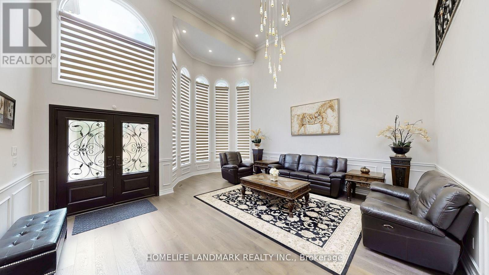 16 Crescentview Road, Richmond Hill, Ontario  L4B 2Z1 - Photo 4 - N12907096