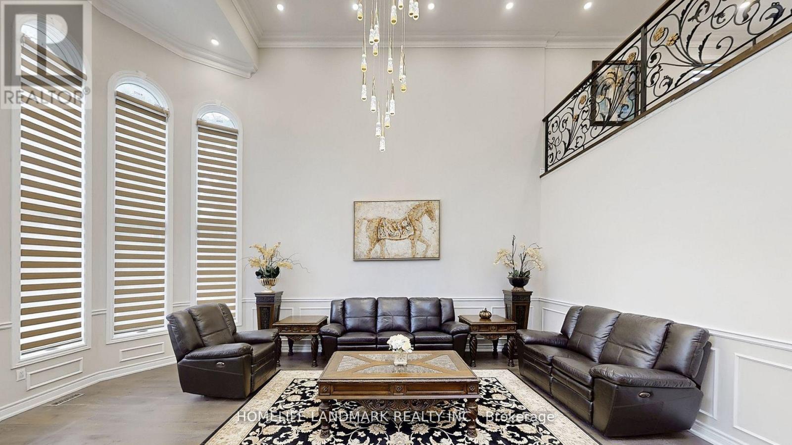 16 Crescentview Road, Richmond Hill, Ontario  L4B 2Z1 - Photo 5 - N12907096